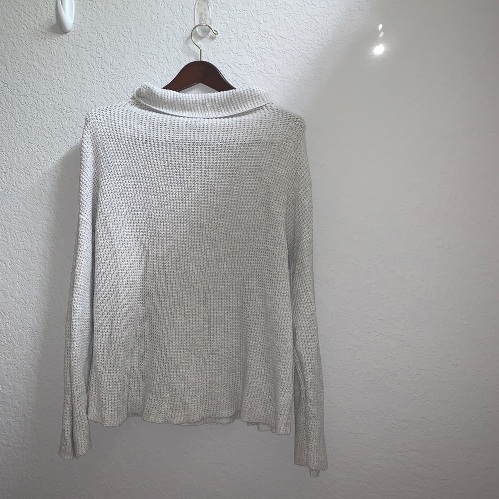 Cowl/turtle neck sweater